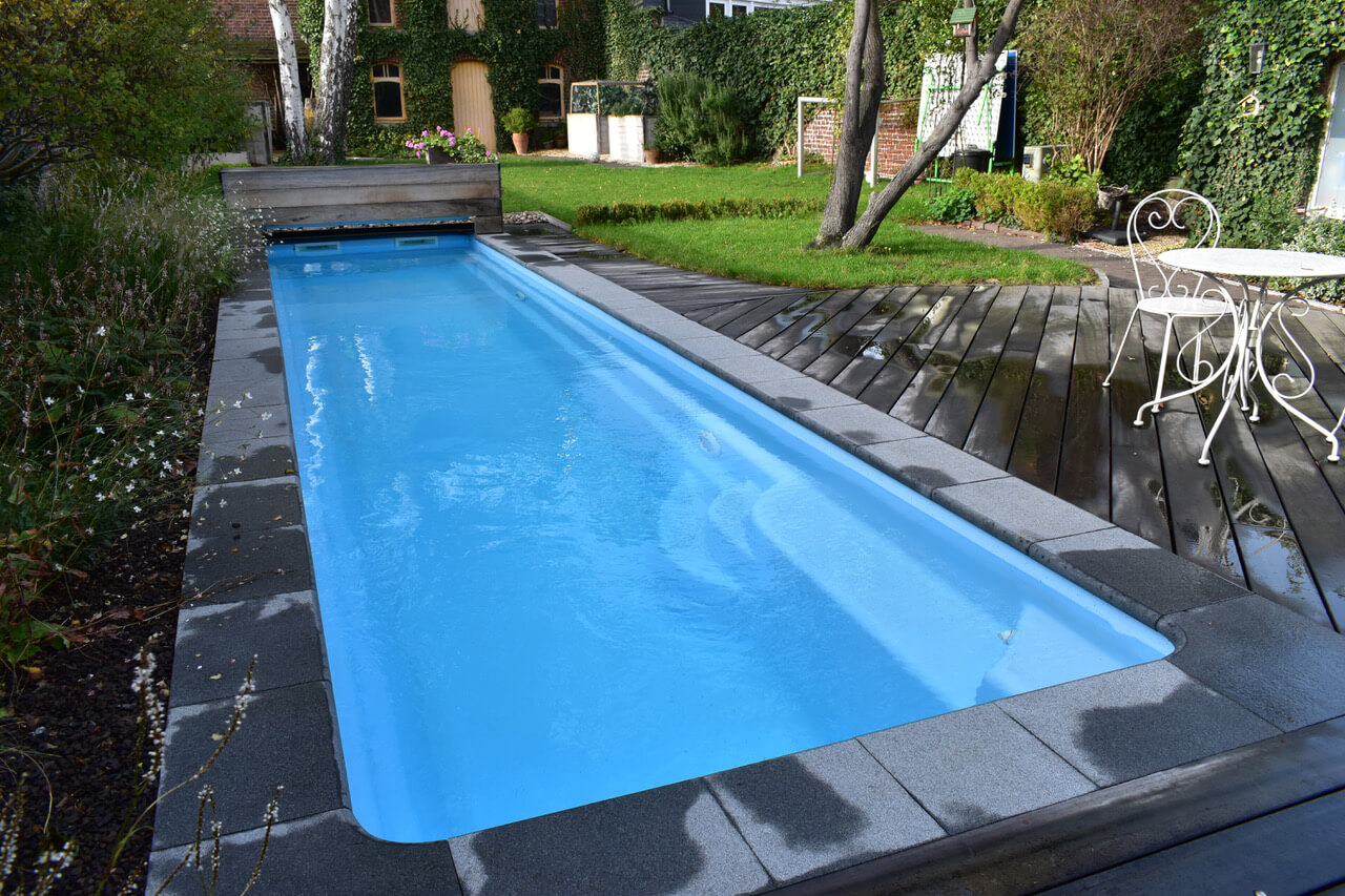 Piscine couloir de nage